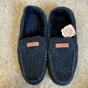 Gas huuu men’s slippers medium 10-11 never worn